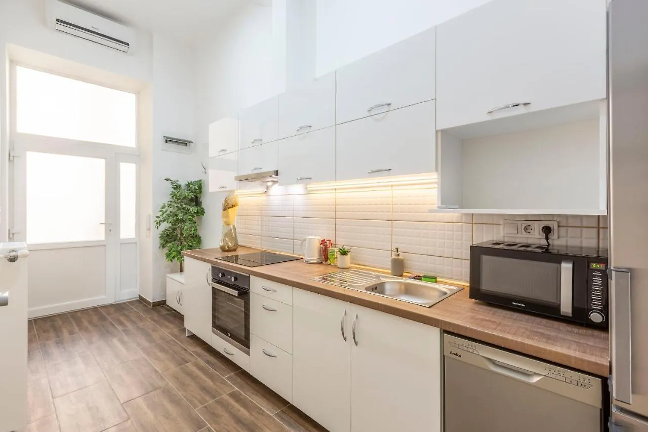 Cozy & Pleasant Homes In The Heart Of Budapest Apartamento