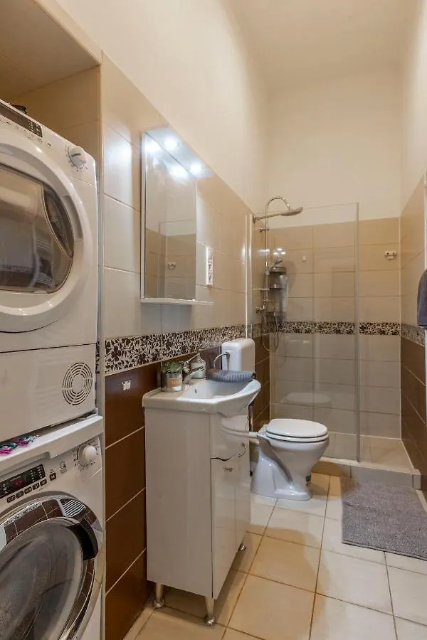 Cozy & Pleasant Homes In The Heart Of Budapest 0*,