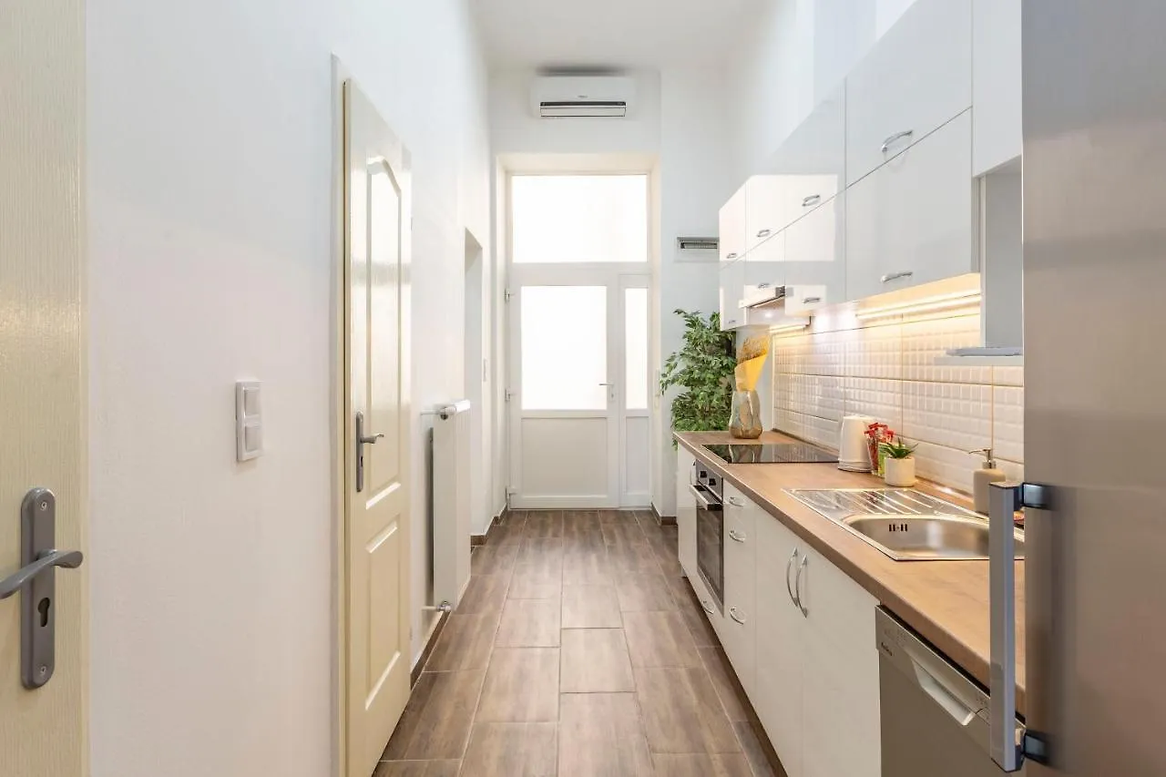 Cozy & Pleasant Homes In The Heart Of Budapest 0*,